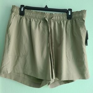 FLORAL & IVY Women's Elastic Waist Shorts